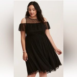 EUC Torrid Cold Shoulder Black Star Dress Size 2X Sheer Mesh w Ruffle Celestial